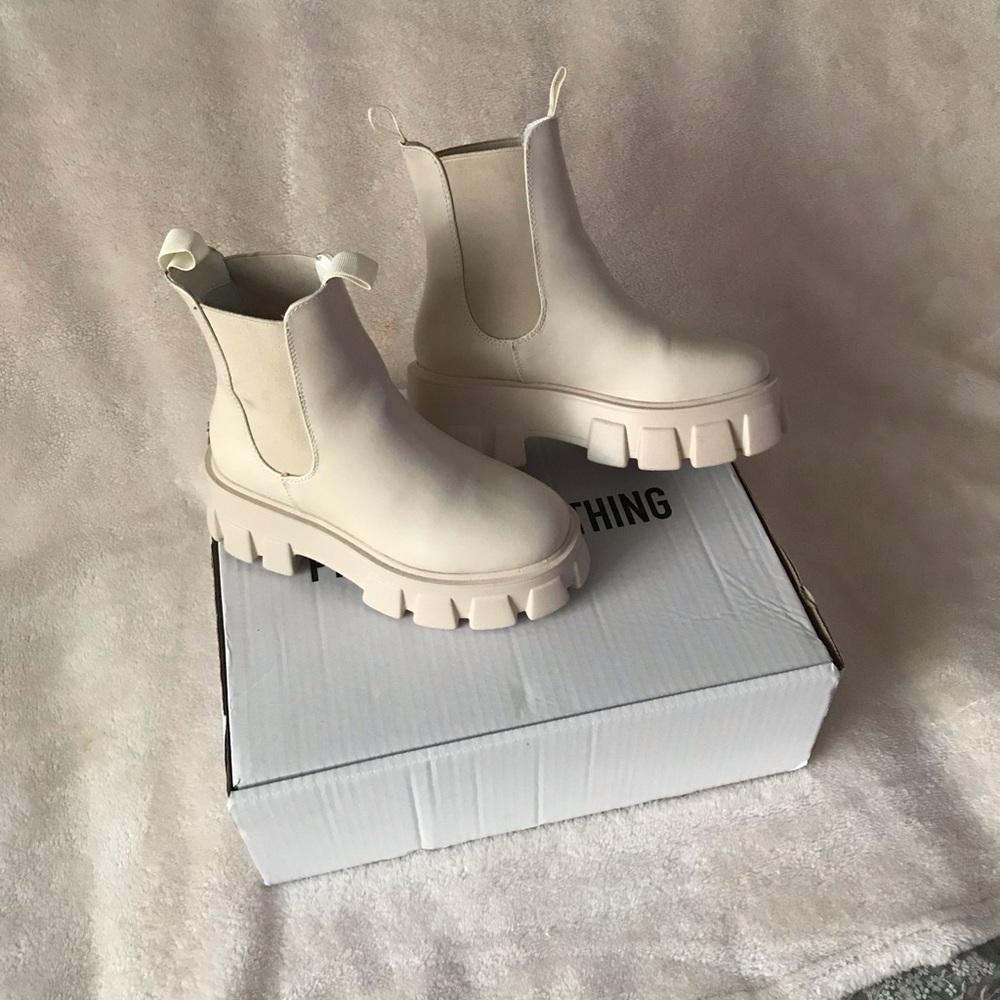 PrettyLittleThing Chunky Sold Boots Size 6 (Sold Out)